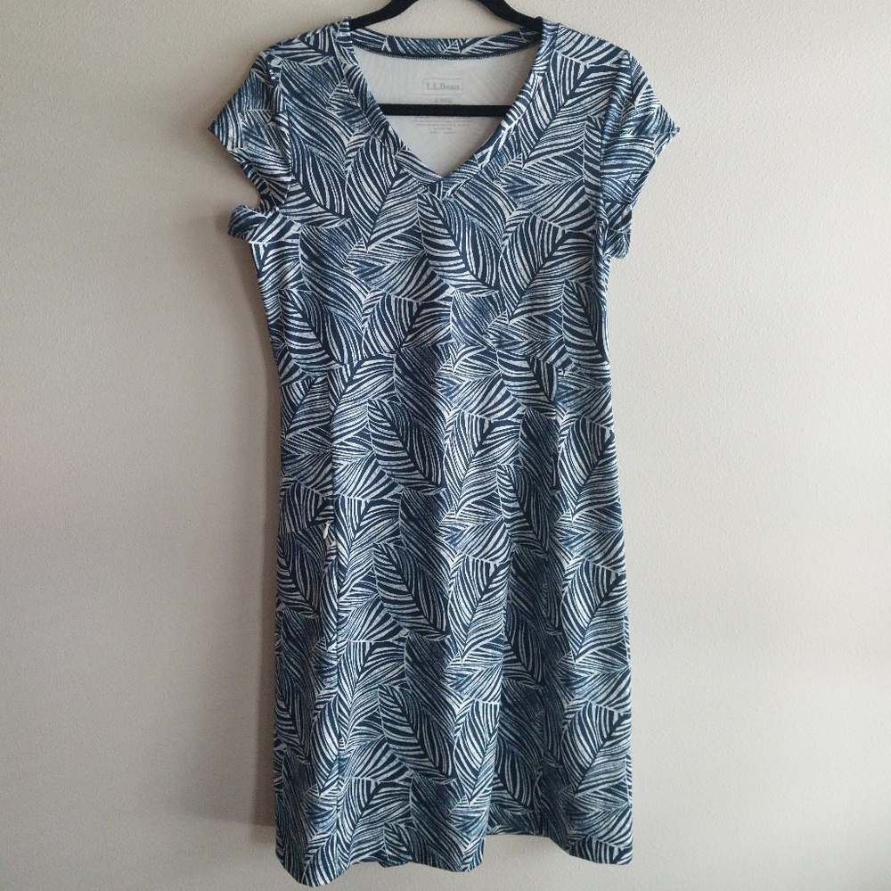 L.L. Bean Blue and White Tropical Leaf Print V-Neck Cap Sleeve Midi Dress